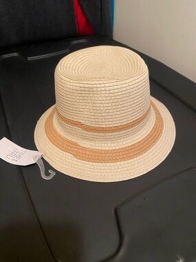 Time and Tru Two-Tone Straw Sun Hat in Cream and Tan